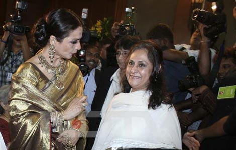 After Rekha assigned seat near her, Jaya Bachchan asks for change